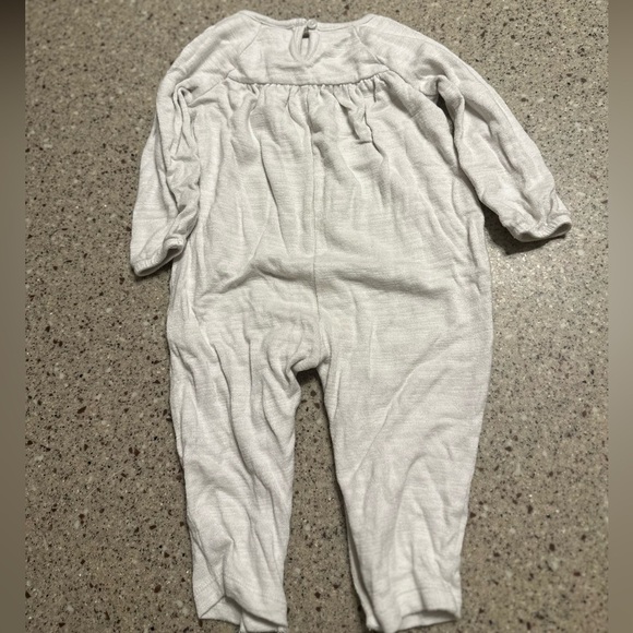 Old Navy 12-18 Month Girl’s Soft One Piece - Picture 3 of 3